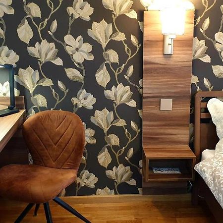 Uki-Modern Apartment With Parking Нови-Сад Экстерьер фото